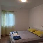 Peaceful Oasis With Sea View And Parking Spot