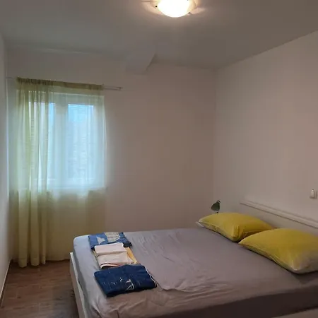 Peaceful Oasis With Sea View And Parking Spot